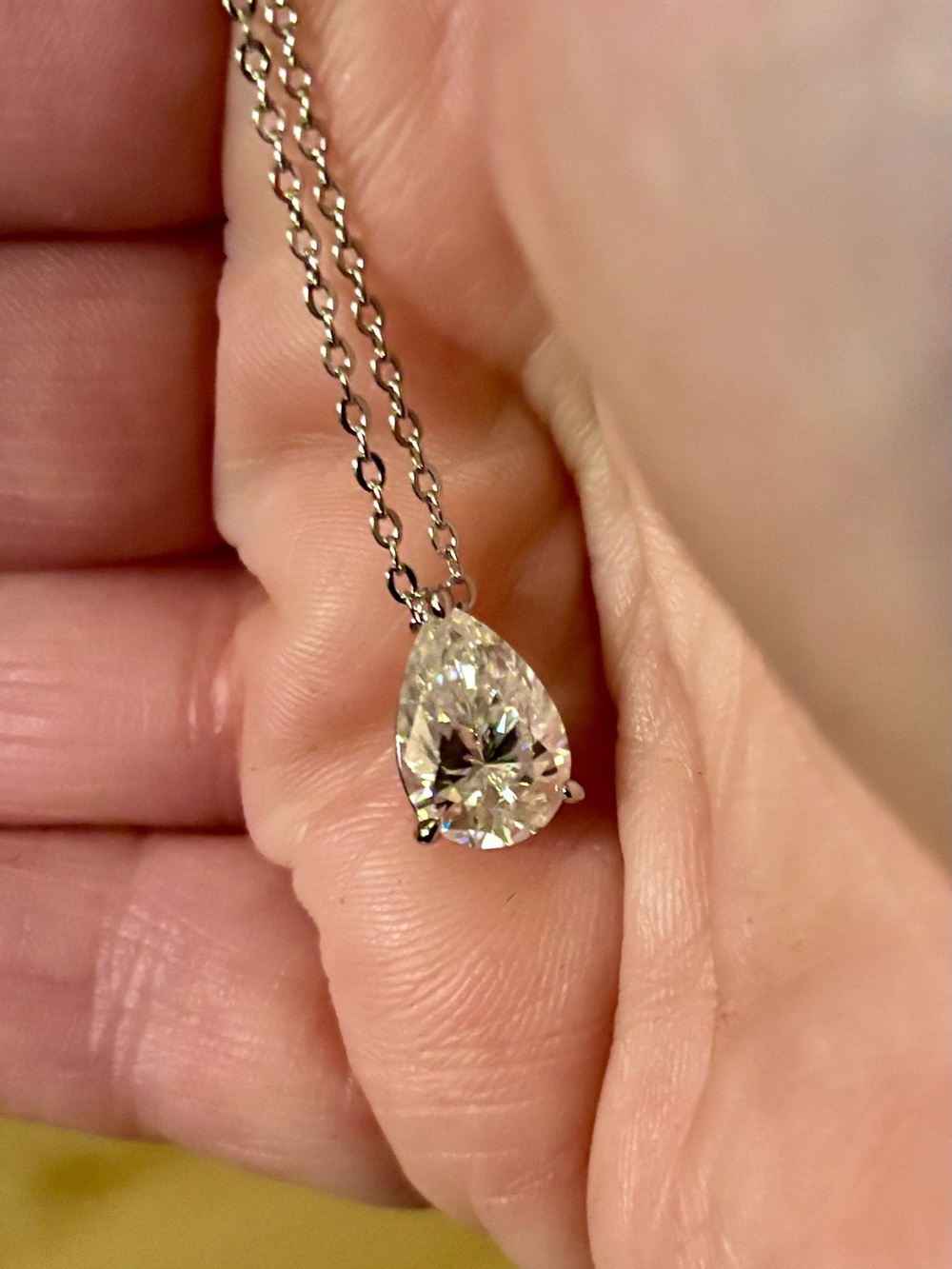 A GORGEOUS certified 4ct pear-cut Moissanite pendant necklace in sterling & 18k - Picture 5 of 14